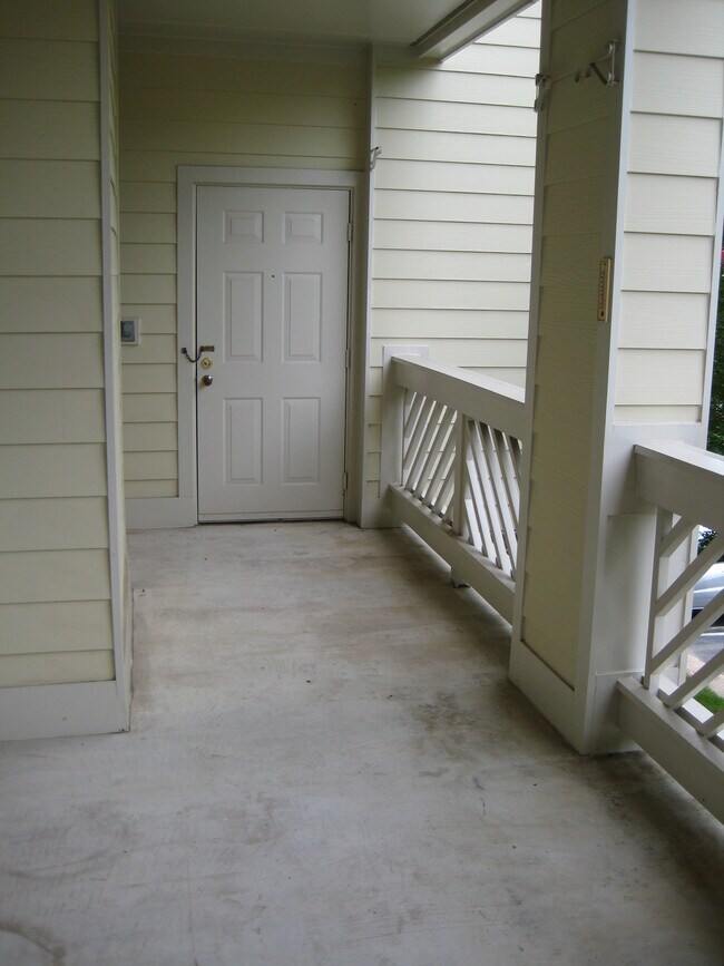 Building Photo - 1304 Garden Wall Cir