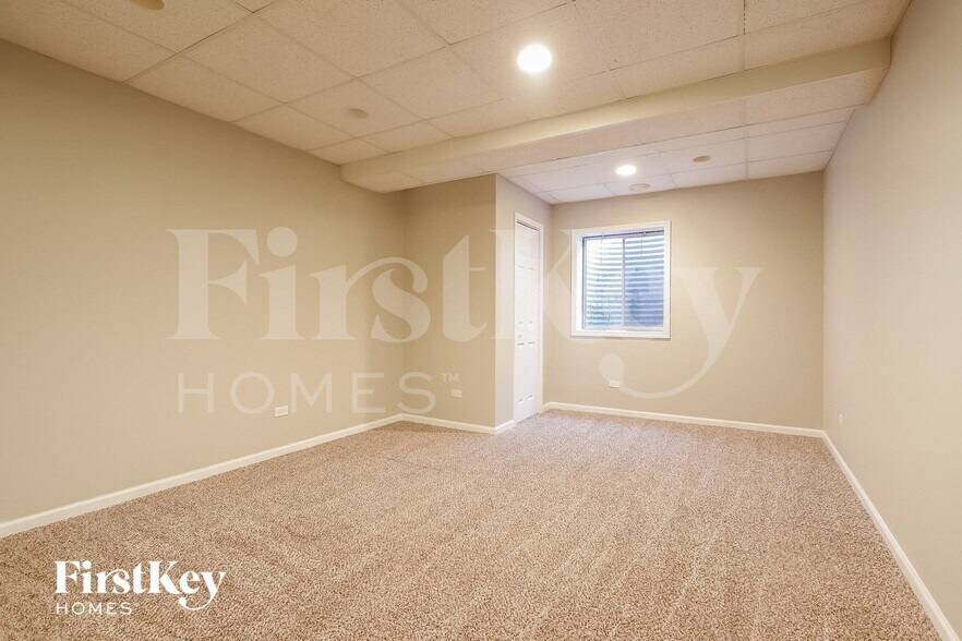 Building Photo - 2325 N Salem Ln