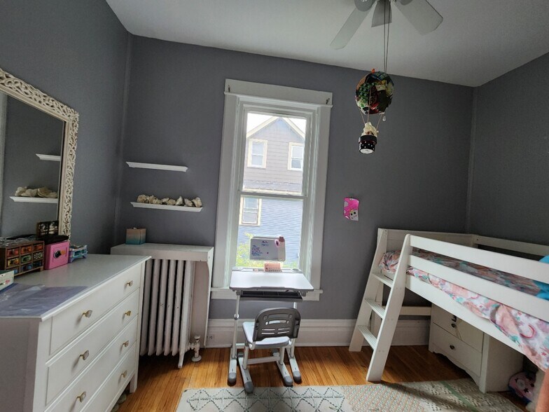 Building Photo - 316 S Grove Ave