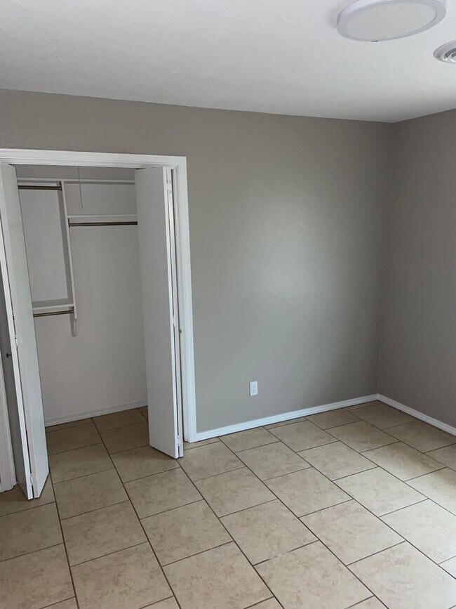 Building Photo - Ada, OK