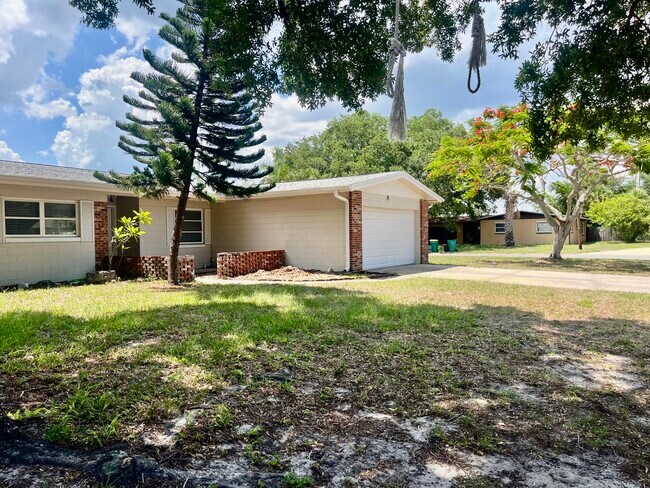 Building Photo - 235 Andros Dr