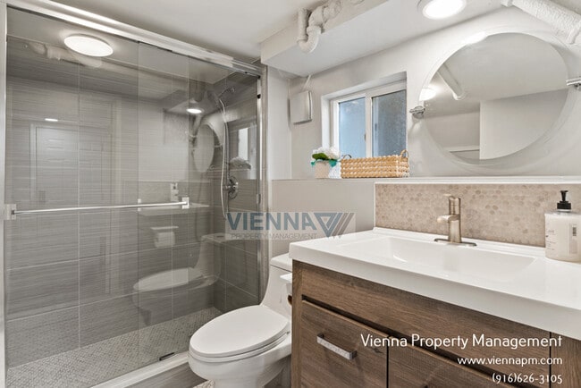 Building Photo - Downstairs Unit Available Now!