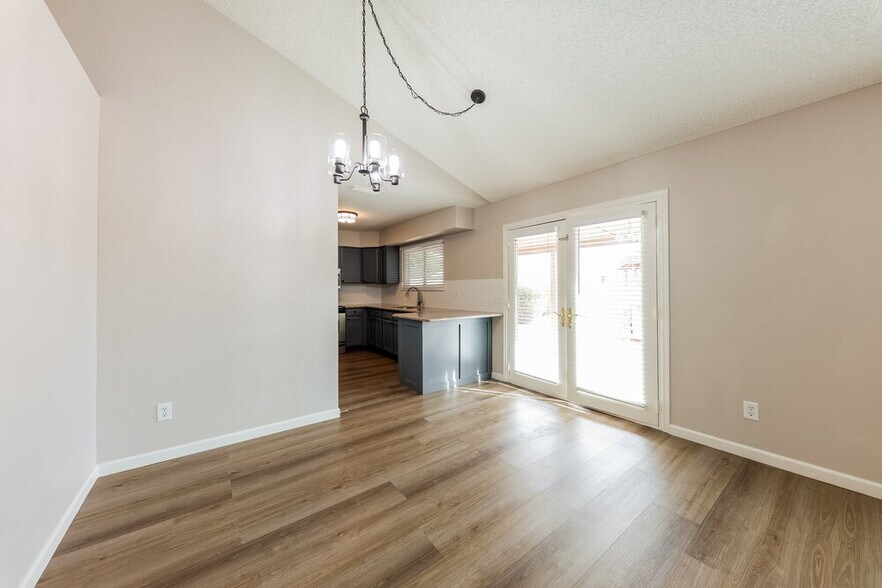 Building Photo - 515 W Montoya Ln