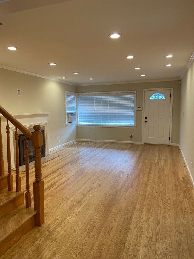 Building Photo - 3 Bed/2Bath Ready to Move In