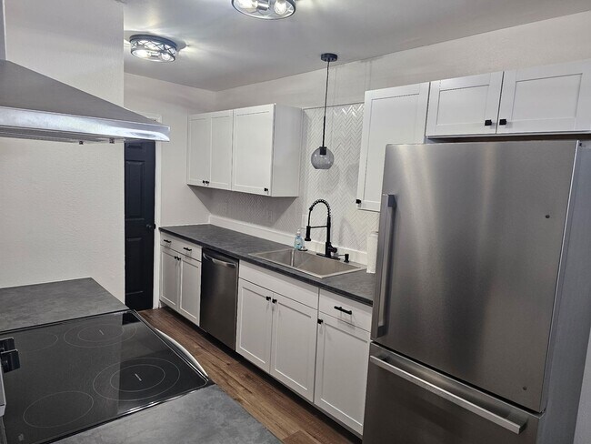 Building Photo - 2 Bedroom 2 bath for lease