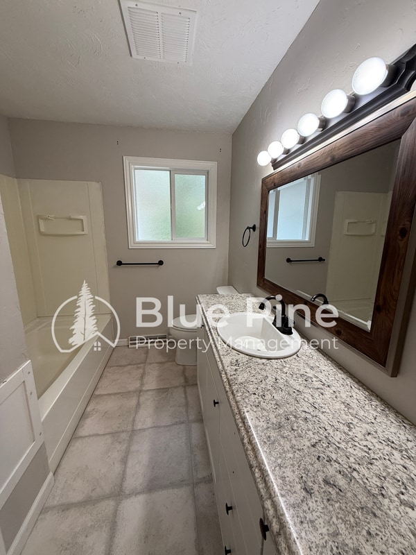 Building Photo - 410 Lincoln Dr