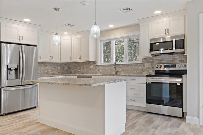 Building Photo - 595 St Paul St