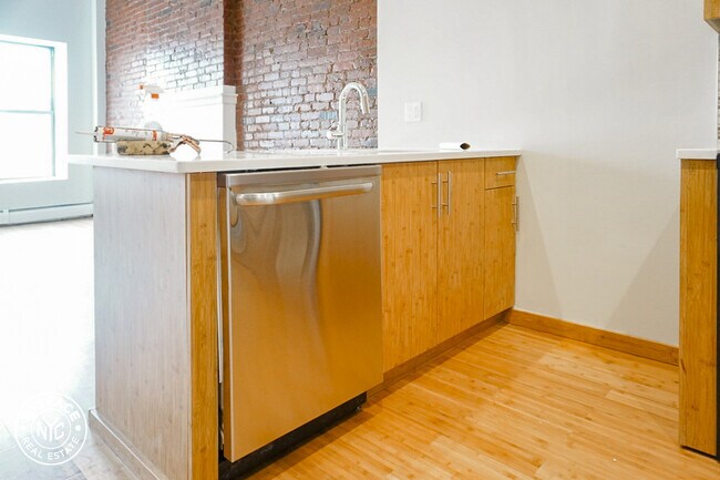 Building Photo - 1158 Fulton St