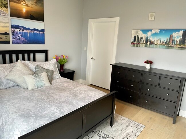 Guest/2nd Bedroom - 603 Davis St