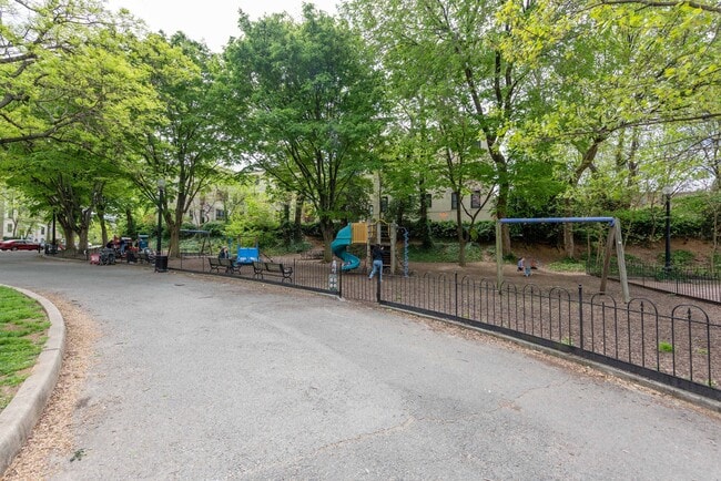 Building Photo - 2630 Adams Mill Rd NW