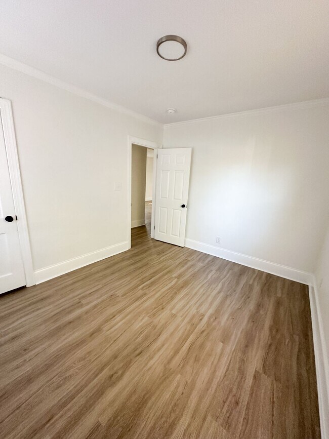 Spacious 3rd bedroom - 2429 Remount Rd