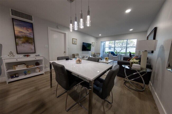 Building Photo - 1501 S Ocean Blvd