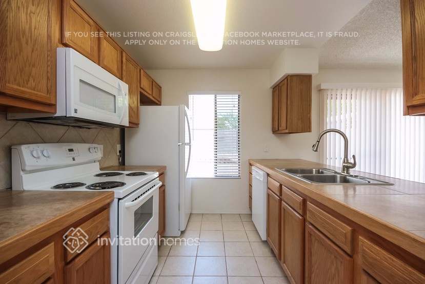 Building Photo - 3338 W Monona Dr