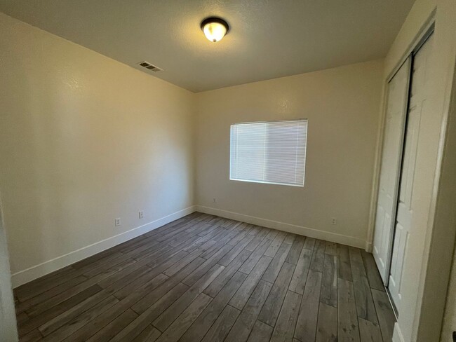 Building Photo - Victorville- Tanamera Home-  4 Bedrooms, 3...