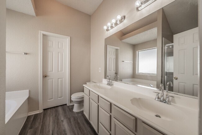 Building Photo - 1740 Cedar Tree Dr