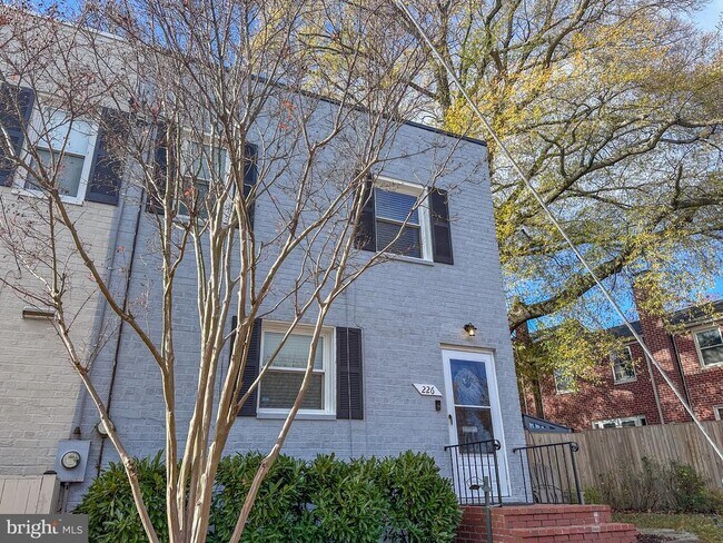 Building Photo - 226 Guthrie Ave