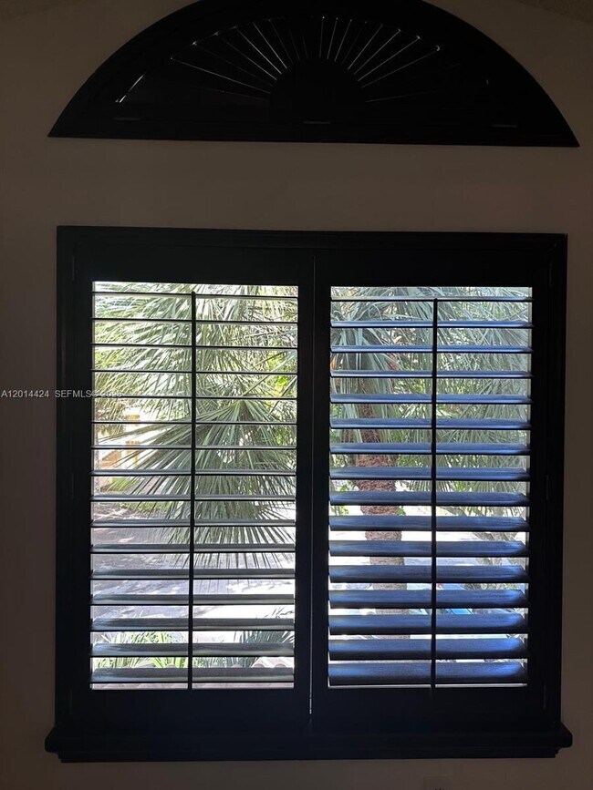 Building Photo - 979 Coral Club Dr