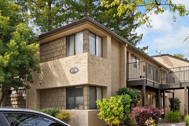 Building Photo - Beautiful Sawmill Commons Condo!