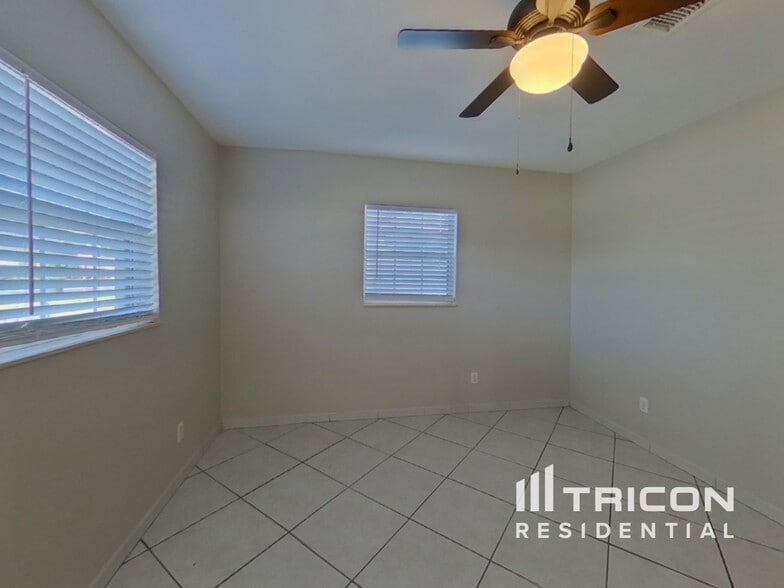 Building Photo - 2761 59th Ave N