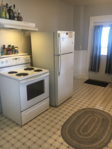 Building Photo - 258 Lee St