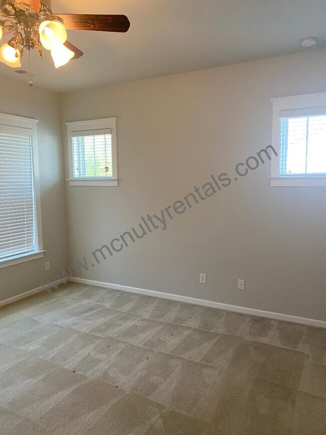 Building Photo - 4221 Courtly Ln