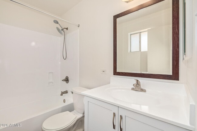 Building Photo - 108 W Balboa Dr