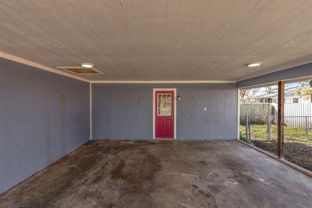 Building Photo - 207 E Travis St