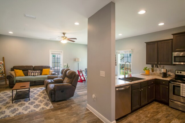 Building Photo - 141 Iron Horse Dr E