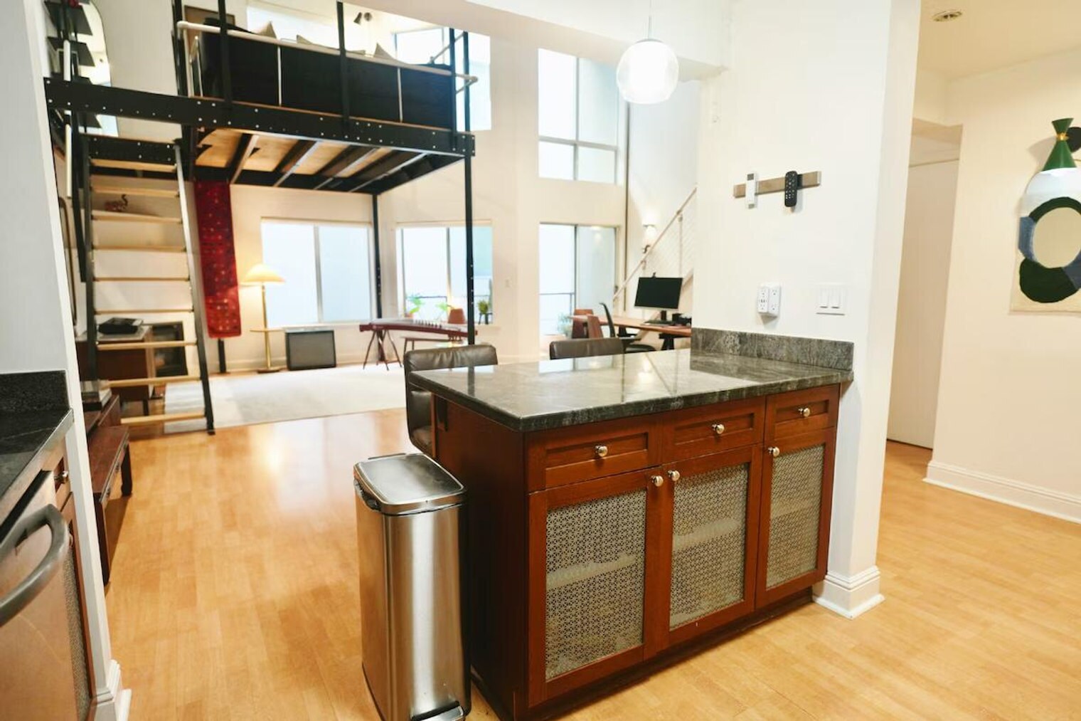 Building Photo - 670 5th St