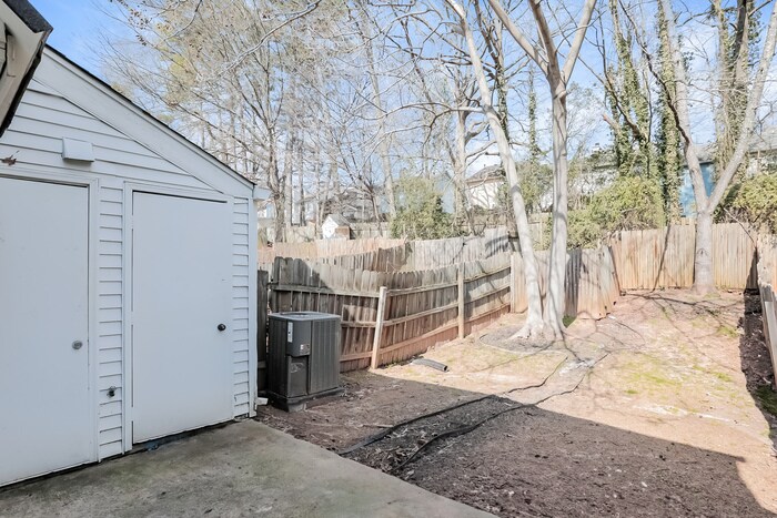 Building Photo - 5707 Wells Cir