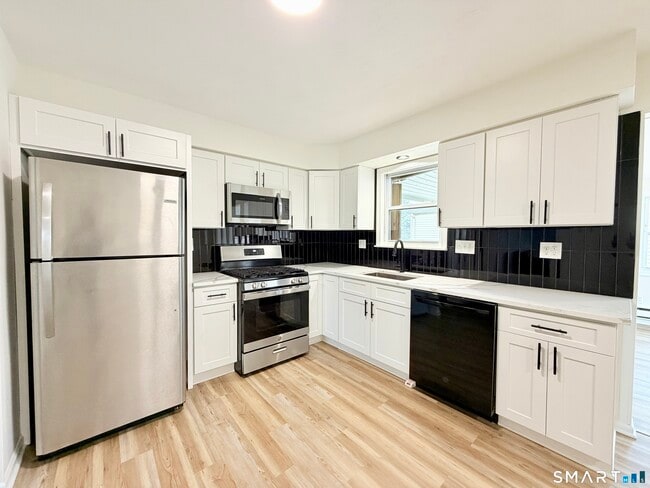 Building Photo - 76 Highland Ct