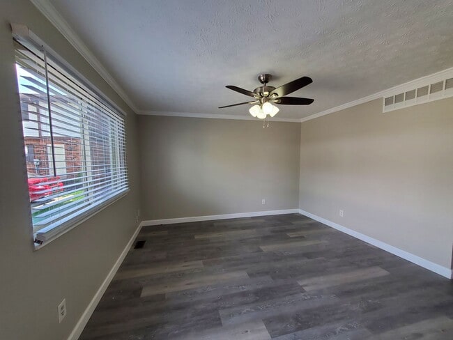 Building Photo - 3 Bed 2 Bath Condo