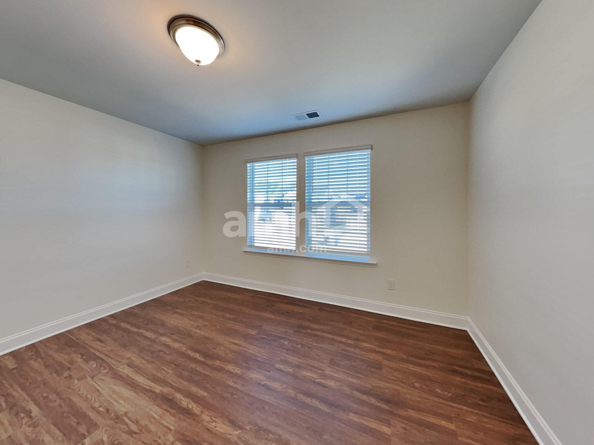 Building Photo - 114 Twin River Dr