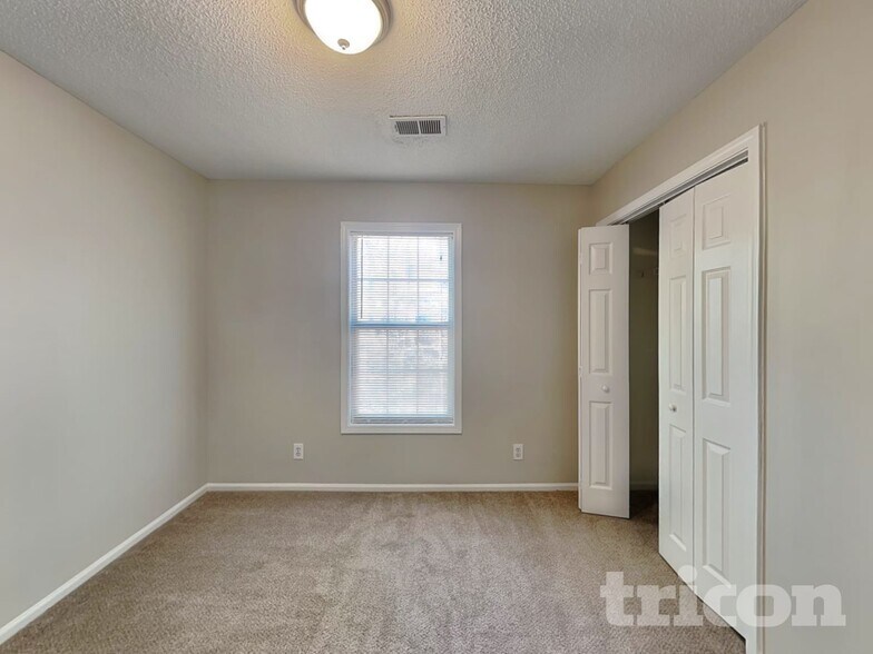 Building Photo - 504 Anthony Pl