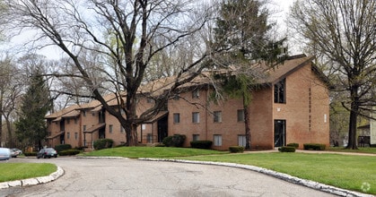 Building Photo - 4020 1/2 N. Rogers Ave