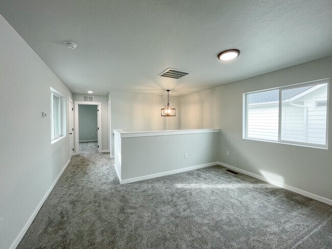 Building Photo - 4403 N Magical Crk Ave