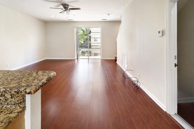 Building Photo - 143 Greenwich Cir