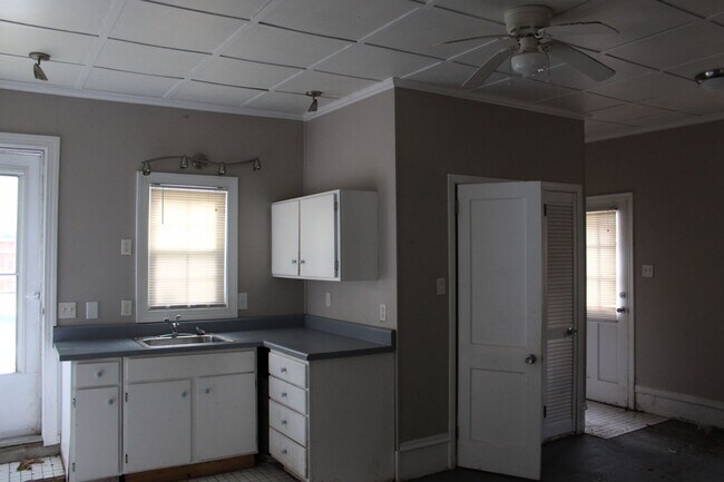 Building Photo - Spacious 4-Bedroom Home with Pool! "ASK ABOUT OUR ZERO-DEPOSIT OPTION"