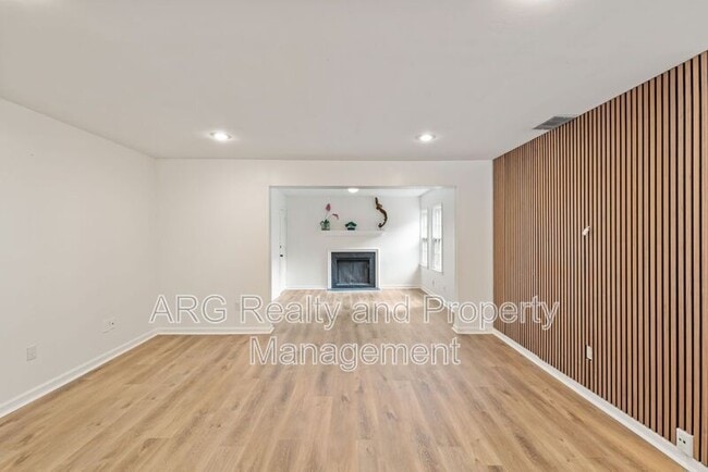 Building Photo - 128 Lablanc Way NW