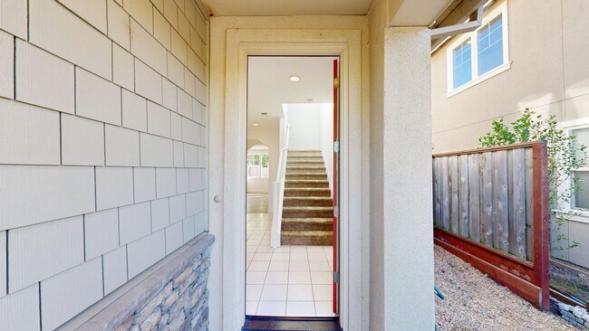 Building Photo - Bright & Beautiful 4 Bedroom 3 Full Bathroom Home!