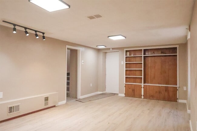 Building Photo - 3723 Wisconsin Ave