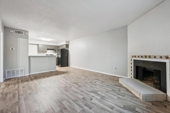 Building Photo - Villas de la Plaza