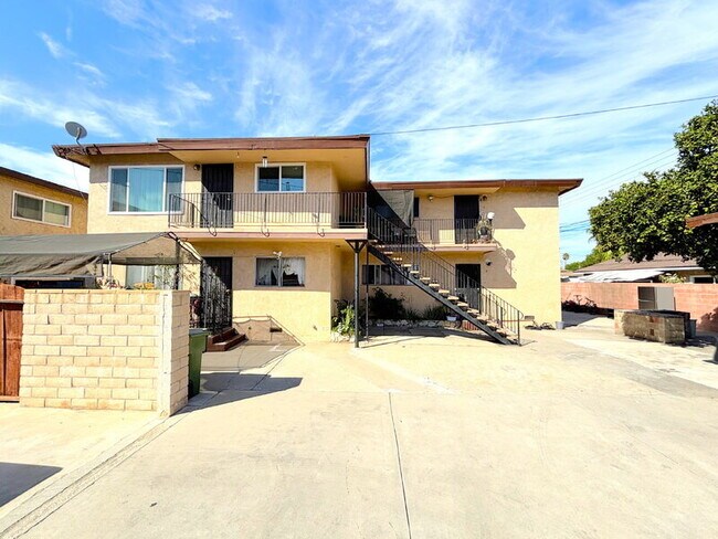 Building Photo - 820 Oakwood St