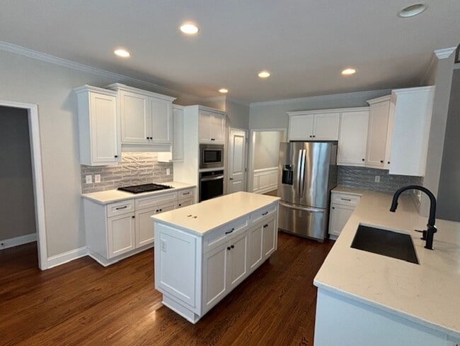 Building Photo - 1205 Sumter Landing Ln