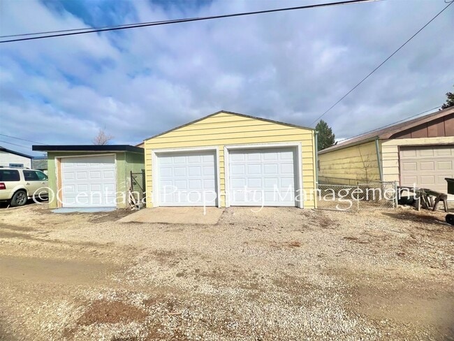 Building Photo - Nice and cozy bungalow in the sweet town of Anaconda!