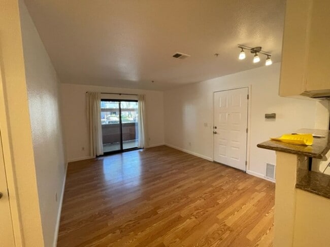 Building Photo - 2 Bed/2 Bath Downstairs Unit Available Soon!