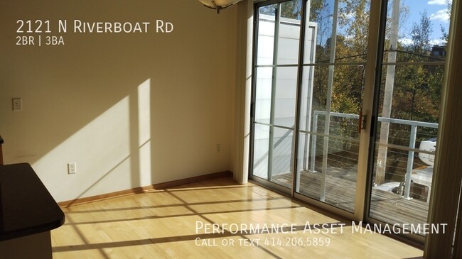 Building Photo - Multi-Level 2BD/2.5BA River Crest Condo