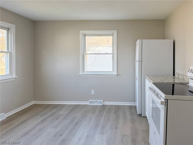 Building Photo - 642 Broadway