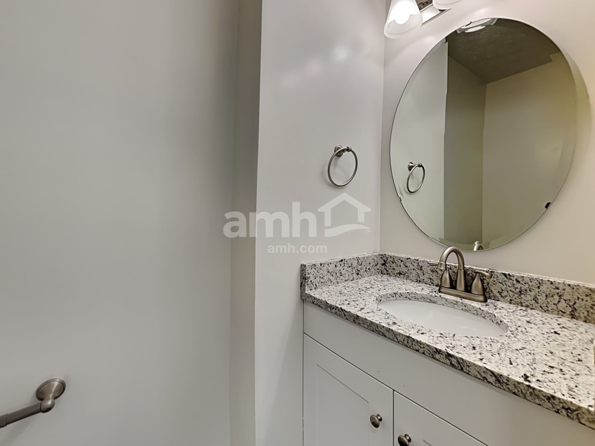 Building Photo - 2159 Glenview Dr