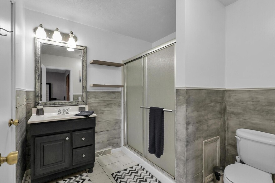 Building Photo - 1060 Pebble Dr